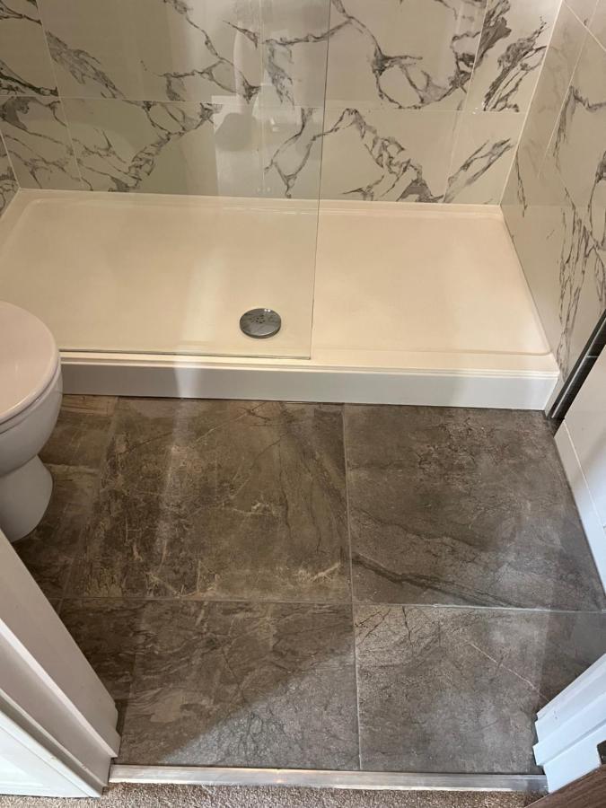Private Room, Shared Bathroom With One Other, Tea And Coffee Making Facilities, Mini Fridge And Hairdryer, King Sized Bed With Help Yourself Continental Breakfast In Secluded Modern Property With Parking Bournemouth Eksteriør bilde